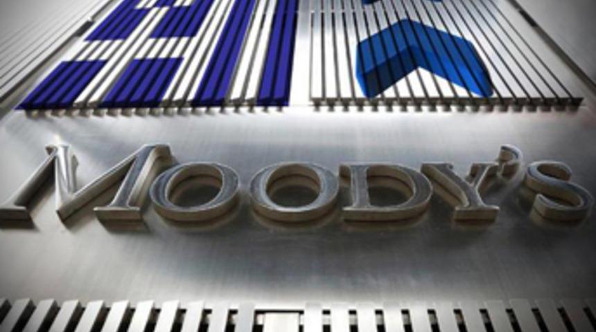 Moody's Yunanistan'ın notunu düşürdü
