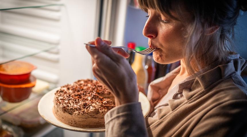 Duygusal yeme nedir, stresle başa &ccedil;ıkarken nasıl kontrol altına alınır?