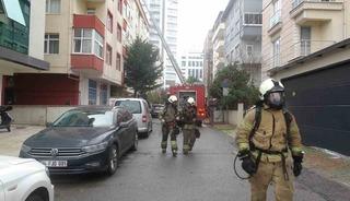 Kartal&rsquo;da &ccedil;atı katında yangın paniğe neden oldu