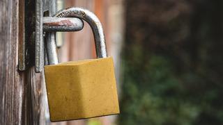 Asma kilitlerin altındaki minik delik ne işe yarar?