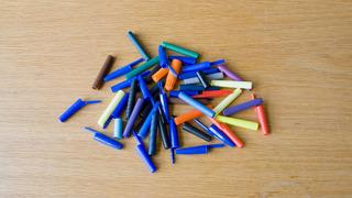 Tükenmez kalem kapaklarının tepesindeki delik neden vardır?