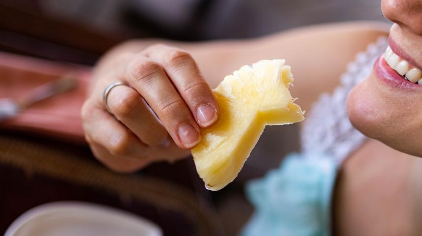 Ananas yerken dil neden yanar? 