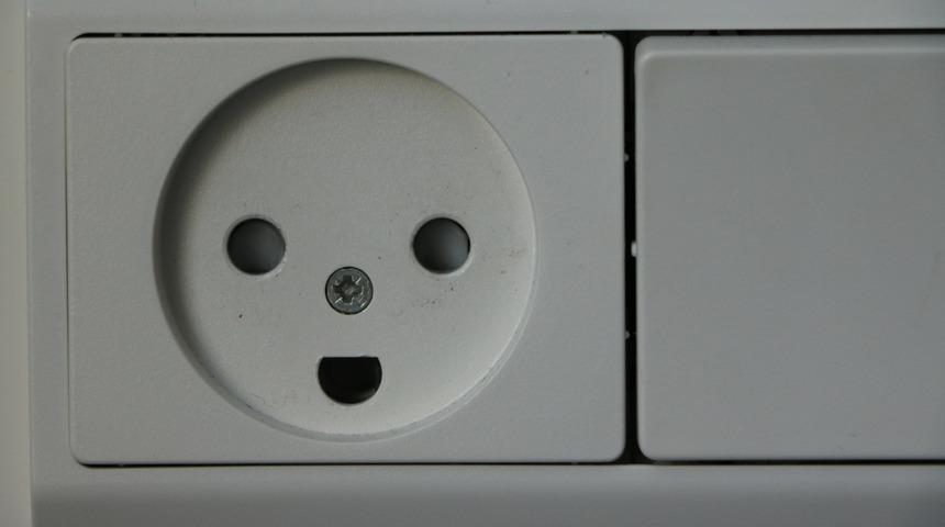 Neden priz gibi cansız nesnelerde insan y&uuml;zleri g&ouml;r&uuml;r&uuml;z?