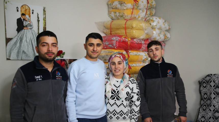 Gelin ve damada ilgin&ccedil; d&uuml;ğ&uuml;n hediyesi: "Para bekliyordum"