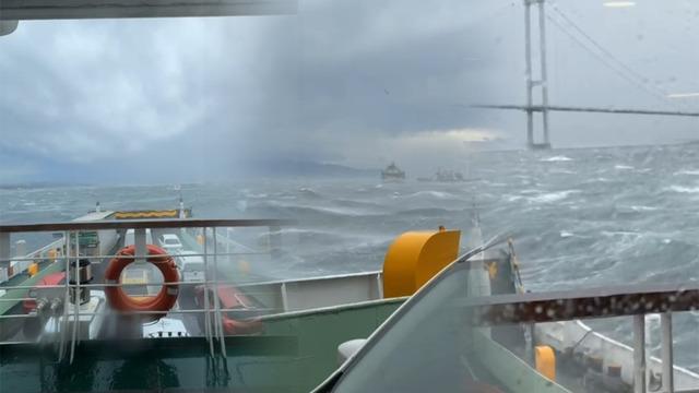 Son dakika | Yüzlerce vatandaş denizin ortasında mahsur kaldı! Yalova'dan açılan feribot fırtınaya yakalandı