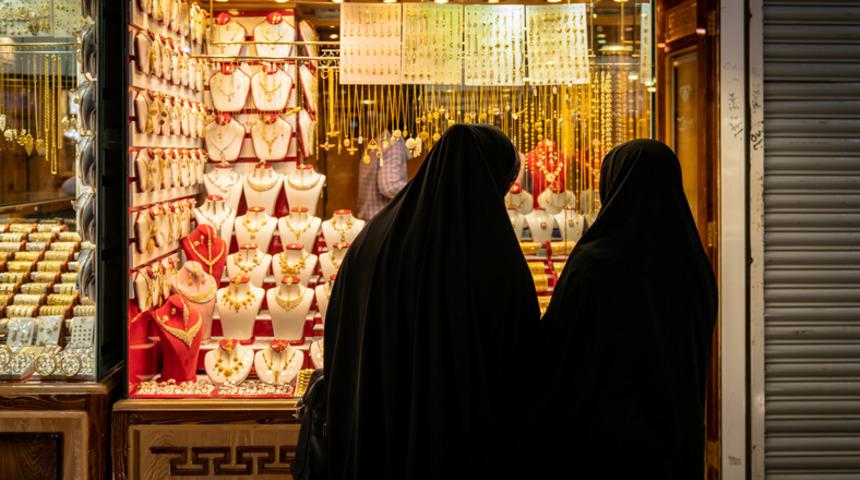 O &uuml;lkede 'kuyumcu' kararı! Y&uuml;z&uuml;n&uuml; kapatanlar giremeyecek