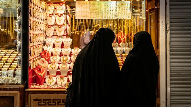 O ülkede 'kuyumcu' kararı! Yüzünü kapatanlar giremeyecek