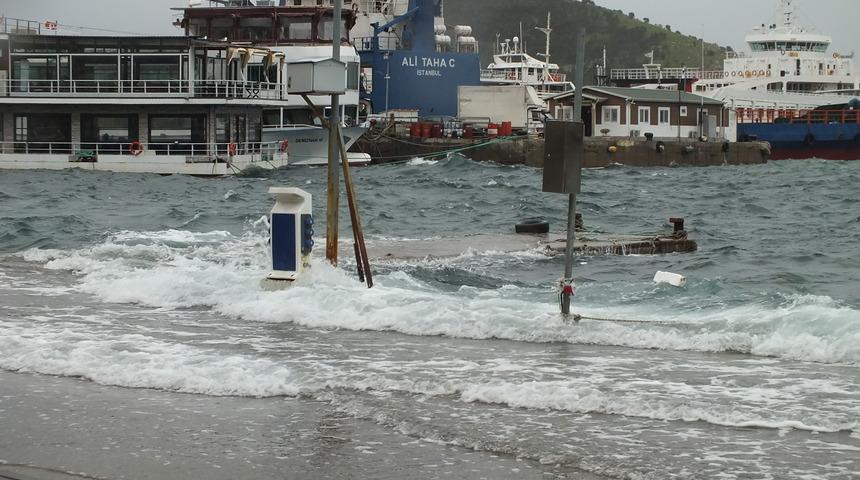 Balıkesir'de kuvvetli sağanak ve r&uuml;zgar etkili oluyor