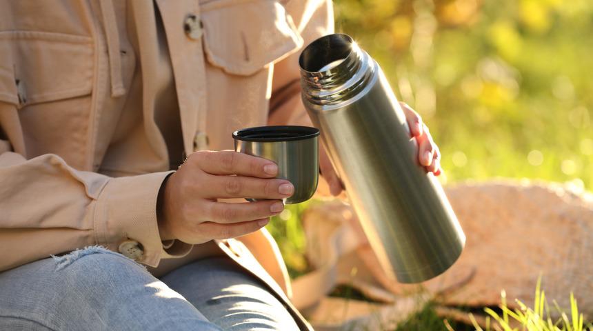 Termoslar nasıl oluyor da i&ccedil;ecekleri uzun s&uuml;re sıcak tutuyor?