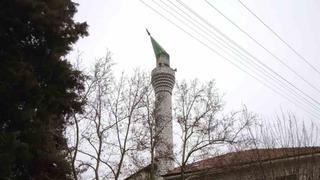 Burdur’da şiddetli rüzgar nedeniyle minarenin kubbesi koptu