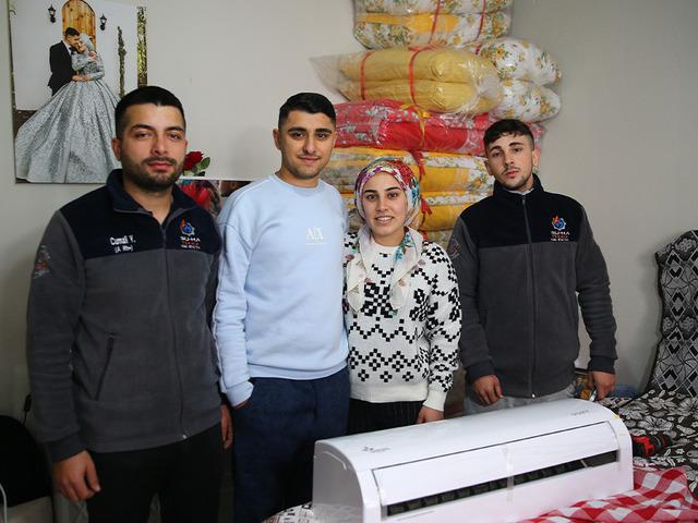 Bu d&uuml;ğ&uuml;nde altın yerine bakın ne takıldı