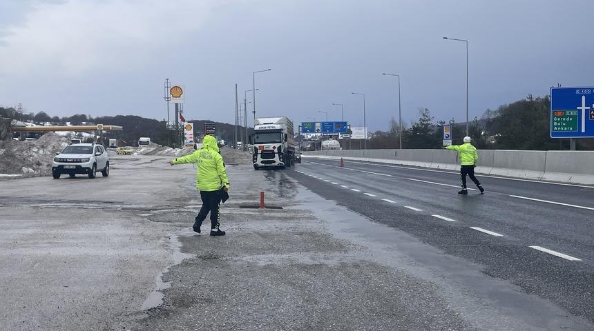 Bolu Dağı'nda zincirsiz ticari ara&ccedil;lara ge&ccedil;it verilmedi