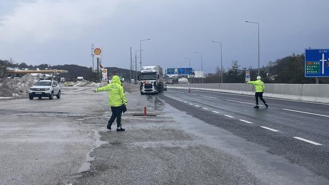 Bolu Dağı'nda zincirsiz ticari araçlara geçit verilmedi