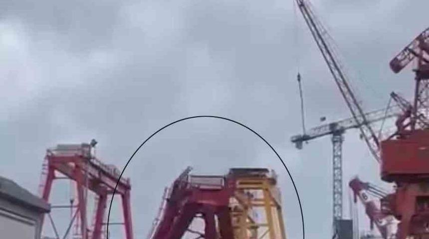 Tuzla&rsquo;da kule vin&ccedil; r&uuml;zgarın etkisiyle devrildi