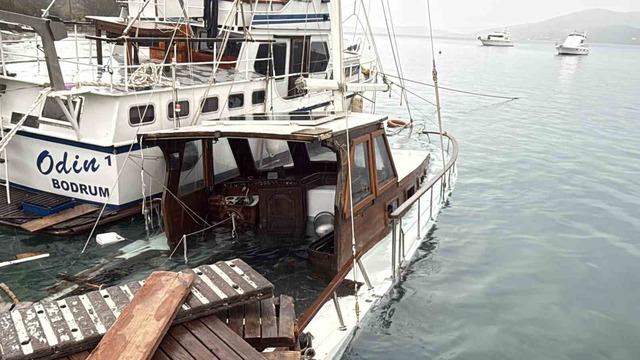 Karaya vuran ve batan teknelerde b&uuml;y&uuml;k hasar meydana geldi 3