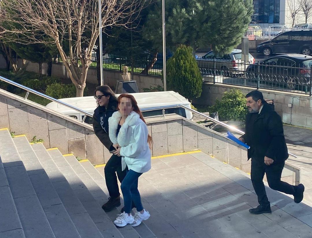 Fuhuş soruşturmasında g&ouml;zaltına alınmıştı: İsteği pes dedirtti! 1