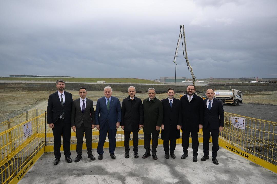 THY nin dev havacılık yatırımının temeli atıldı! Bakan Uraloğlu:  İddialı bir başlangı&ccedil; yapıyoruz  2