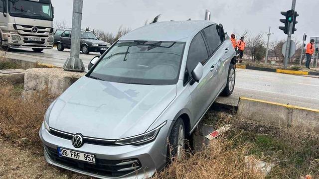 Burdur’da otomobil ile kamyon çarpıştı: 1 yaralı