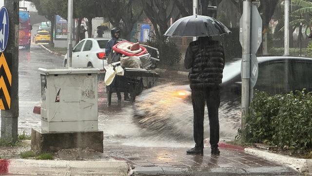 Antalya'da kuvvetli yağış ve fırtına etkili oldu