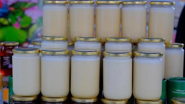 Beyaz bal görenleri şaşırtıyor! Müşteri bozulduğu sanıyor