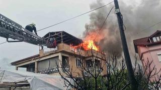 Köyceğiz’de çatıda balyan yangında ev tamamen yandı