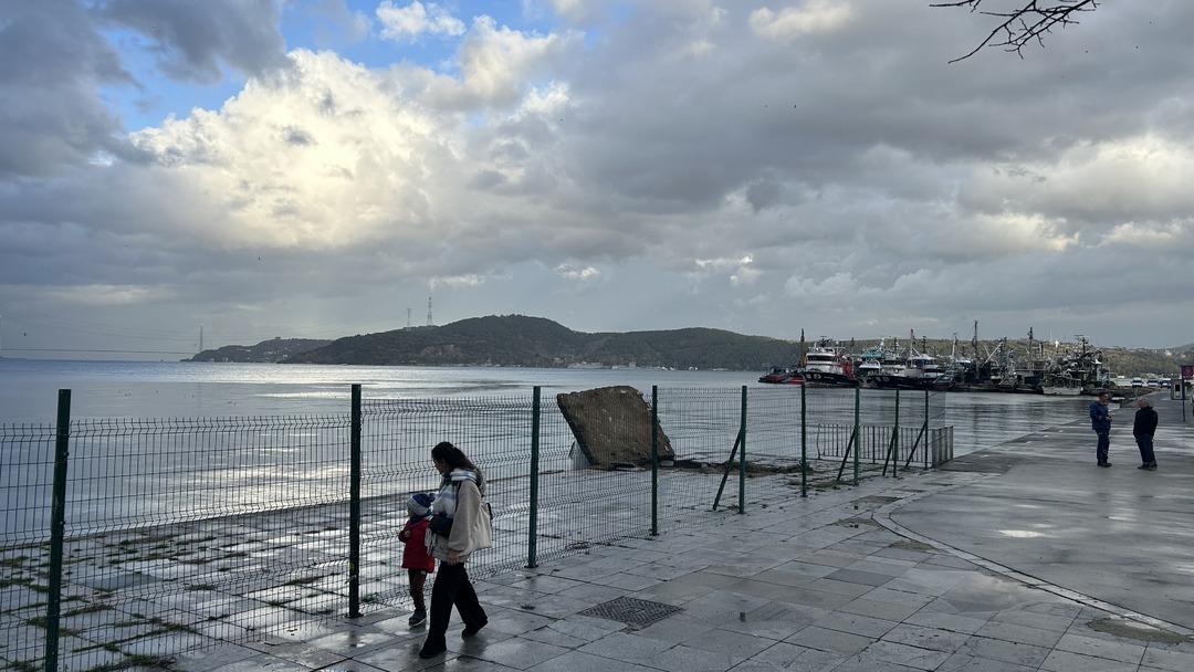 Yer: Sarıyer! Fırtına nedeniyle deniz feneri devrildi 3