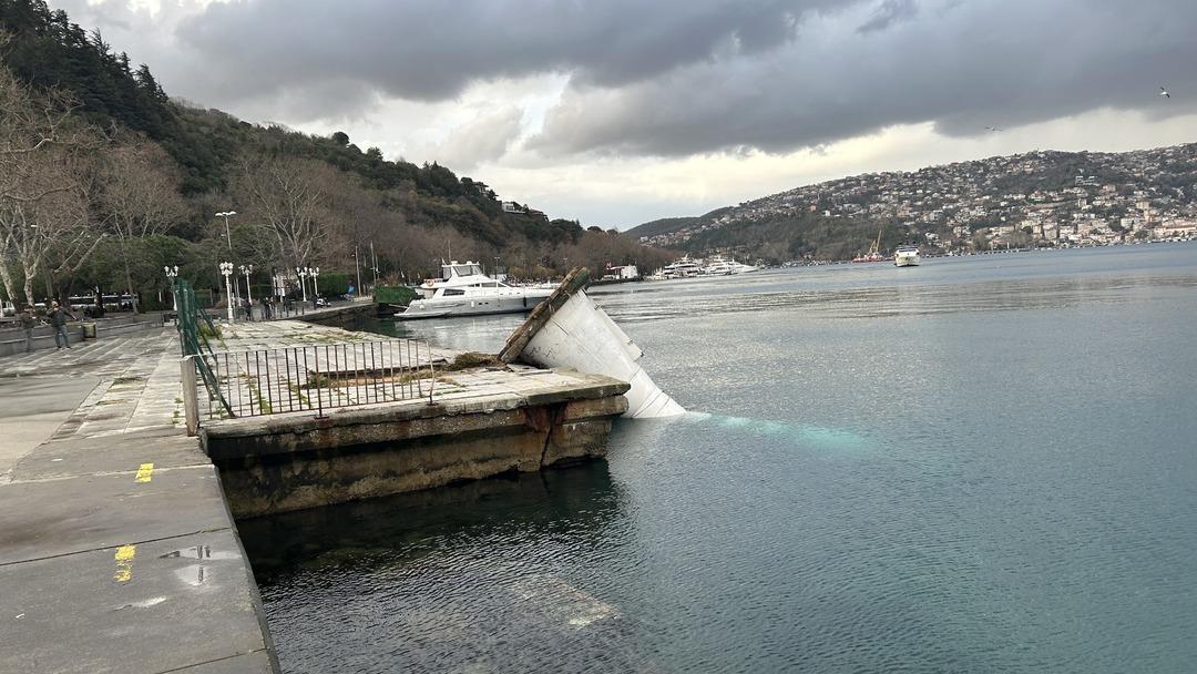 Yer: Sarıyer! Fırtına nedeniyle deniz feneri devrildi 2