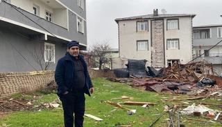 Kocaeli'yi fırtına vurdu: &Ccedil;atıları u&ccedil;tu, vatandaş savruldu