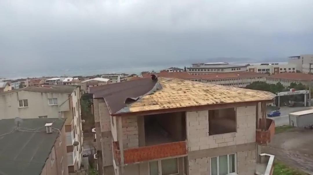 Darıca da çatısı hasar gören 5 okulda eğitime bir gün ara verildi 2