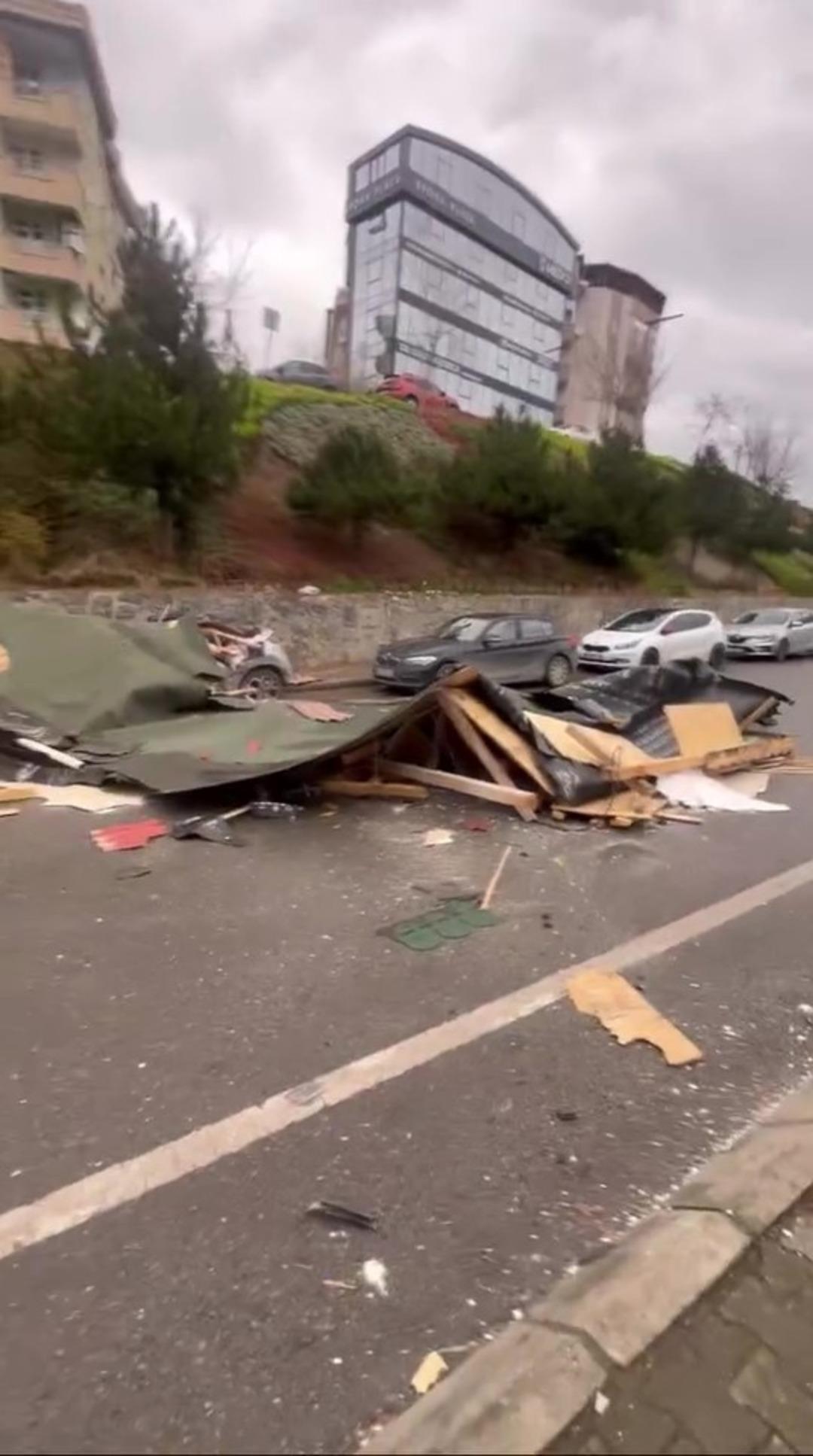 Darıca da çatısı hasar gören 5 okulda eğitime bir gün ara verildi 1
