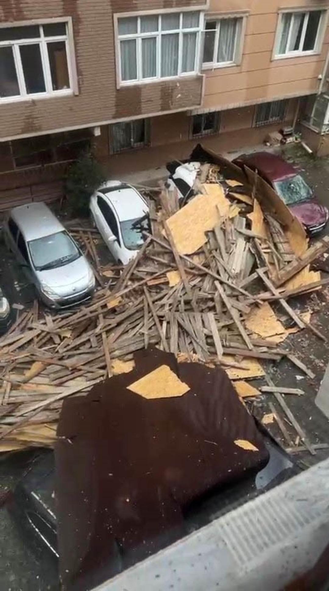 Darıca da çatısı hasar gören 5 okulda eğitime bir gün ara verildi 5