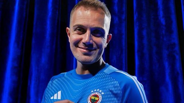 Fenerbahçe Mert Günok'u resmen açıkladı!