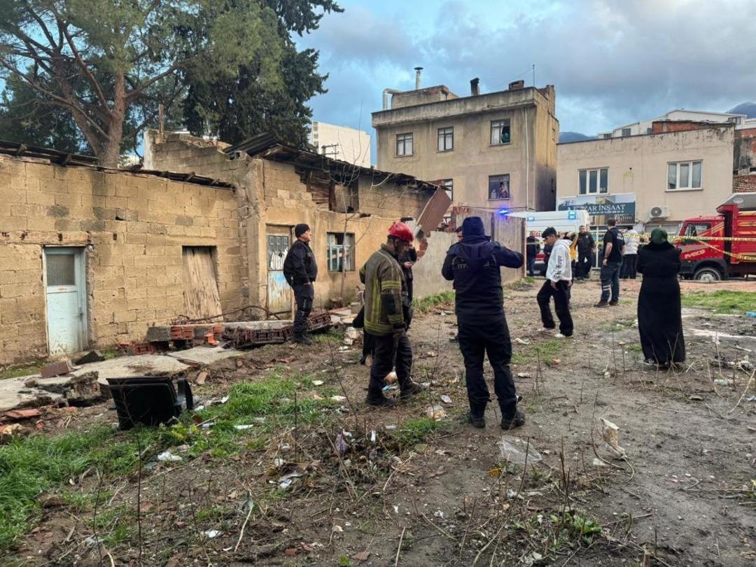 Bursa&rsquo;da lodos can aldı: Lodosta yıkılan duvarın altında kalan gen&ccedil; hayatını kaybetti 1