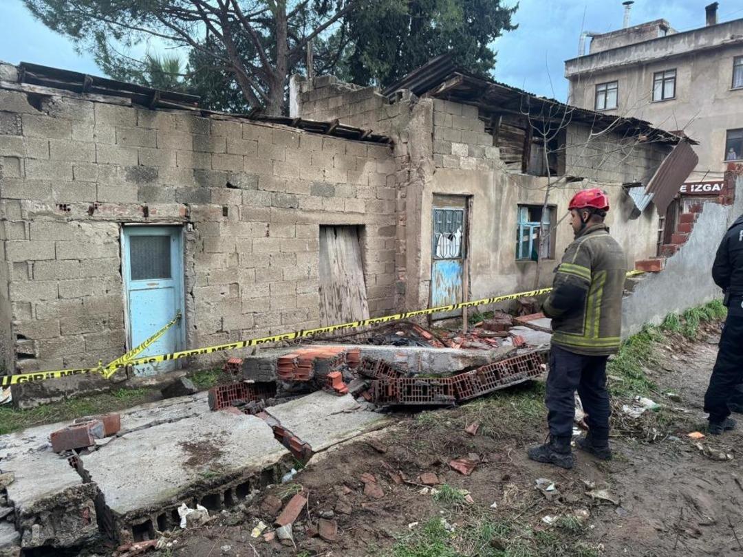 Bursa&rsquo;da lodos can aldı: Lodosta yıkılan duvarın altında kalan gen&ccedil; hayatını kaybetti 2