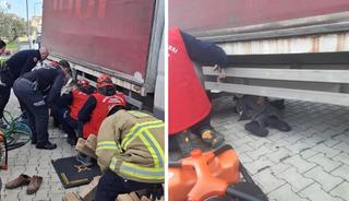 Kamyonun altında can pazarı: B&ouml;yle kurtarıldı