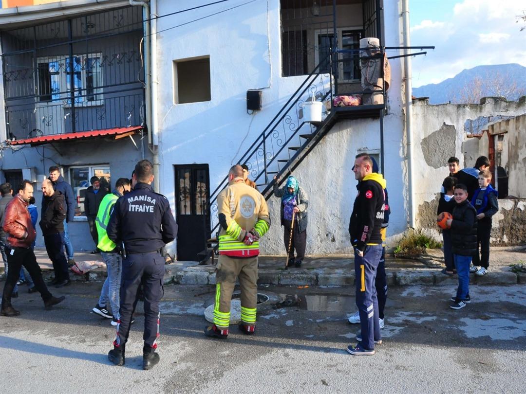 Manisa da  bebek cesedi g&ouml;rd&uuml;m  ihbarı polisi harekete ge&ccedil;irdi 3