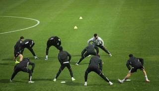 Beşiktaş, yoğun yağış ve r&uuml;zgar altında hazırlıklarına devam etti