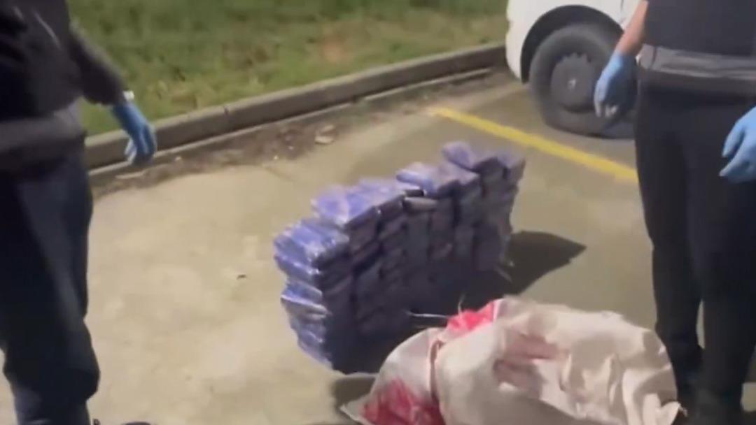 İstanbul Emniyet Müdürlüğü o anları paylaştı: 88 kilo eroin böyle ele geçirildi 4