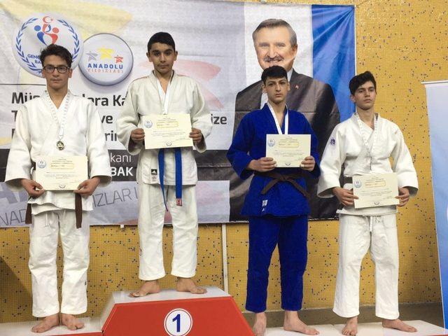 Judoda Salihli fırtınası esti