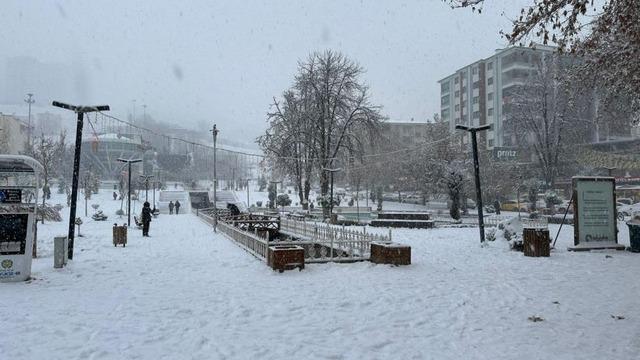 Malatya'da olumsuz hava şartları sebebiyle eğitime 1 gün ara verildi