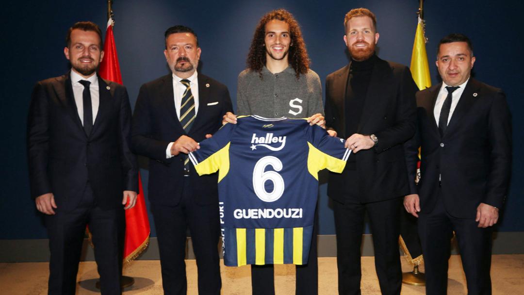 Mattéo Guendouzi resmen Fenerbahçe de! İmzayı attı, ilk pozu ailesiyle verdi 1