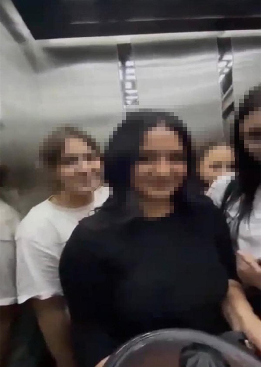 &Ouml;ğrencilerini evine temizlik yapmaya g&ouml;t&uuml;ren &ouml;ğretmene soruşturma: G&ouml;zaltına alındı 1