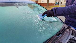Buzlanan ara&ccedil; camı zarar vermeden nasıl &ccedil;&ouml;z&uuml;l&uuml;r?
