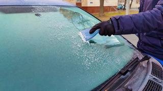 Buzlanan araç camı zarar vermeden nasıl çözülür?