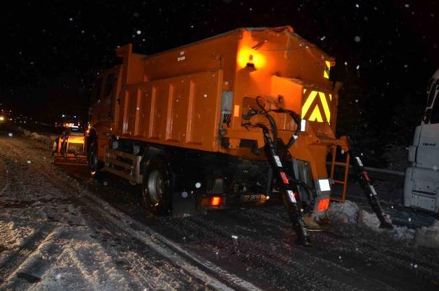 Antalya-Konya karayolunda kar yağışı etkili olmaya başladı 5