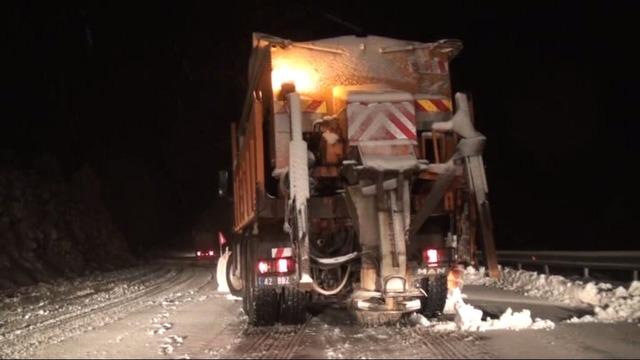Antalya-Konya karayolunda kar yağışı etkili olmaya başladı 2