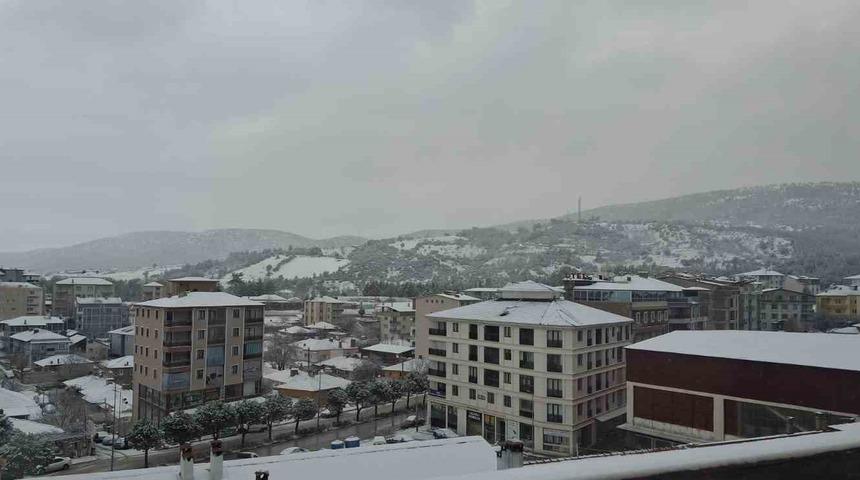 Kale beyaza b&uuml;r&uuml;nd&uuml;