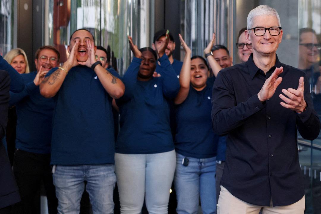 Apple CEO su Tim Cook un 2025 geliri dudak u&ccedil;uklattı: Maaşı 2016 dan beri aynı ama kazancı 74 milyon dolar! 1