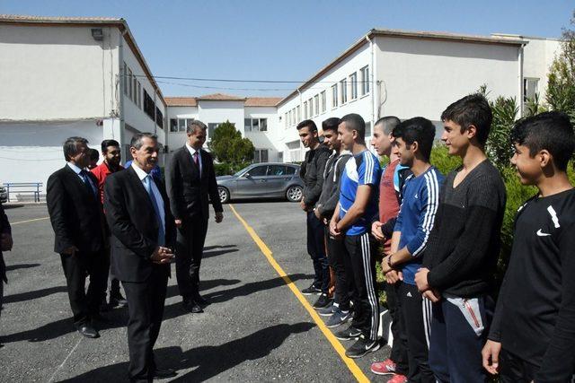 Vali Kalkancı güne sporla başladı