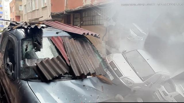 İstanbul’da fırtınada çatılar uçtu: Ölümden koşarak kurtuldu!